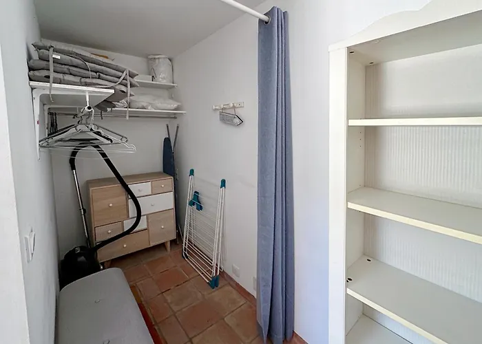 Superbe Emplacement , Terrasse Et Parking! *