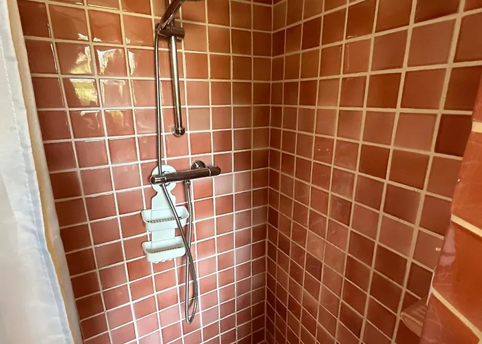 Superbe Emplacement , Terrasse Et Parking!