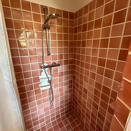 Superbe Emplacement , Terrasse Et Parking!